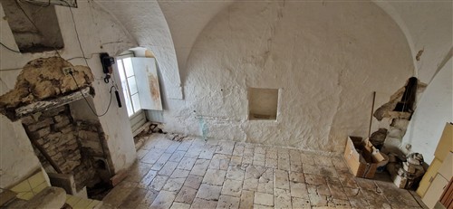 Indipendente, Parzialmente Ristrutturato, con Locale